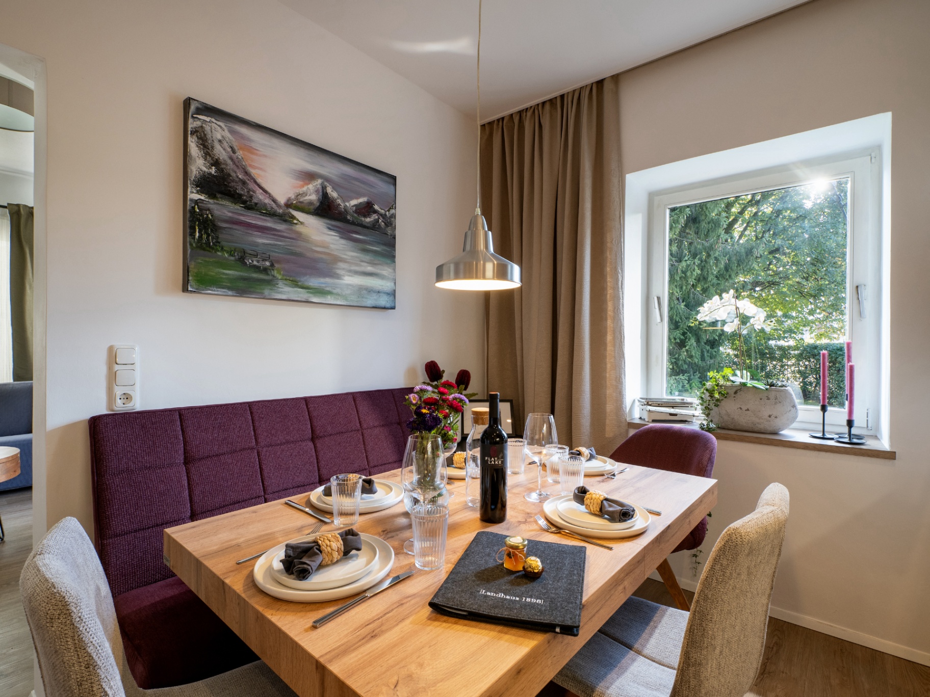 Wohnung 1 – Gedeckter Esstisch
