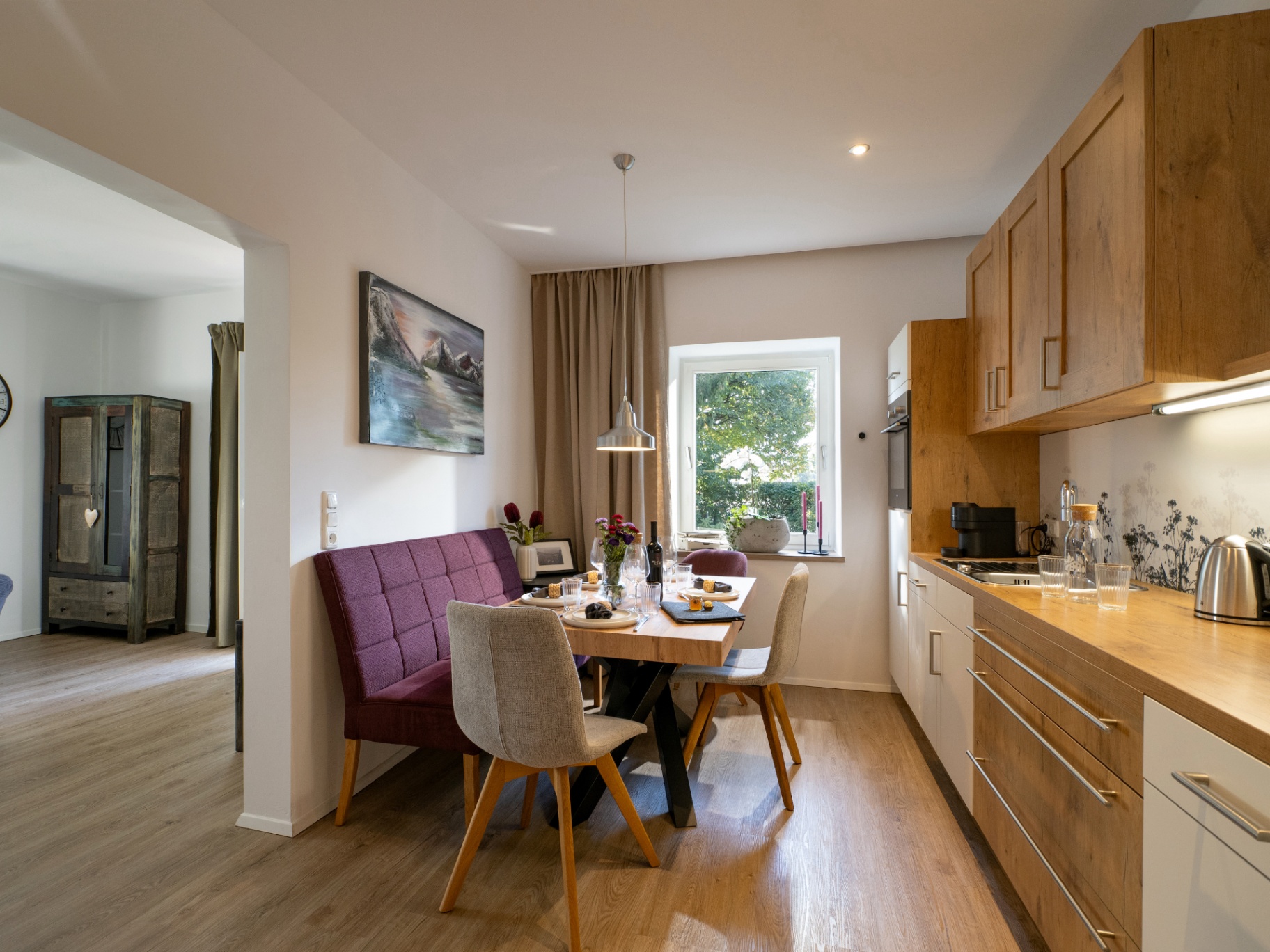 Wohnung 1 – Essbereich mit Gartenblick